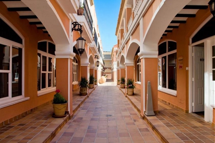Hotel Lloyds Beach Club