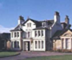Hotel Loch Ness House