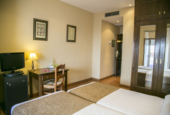 Hotel Los Cantaros