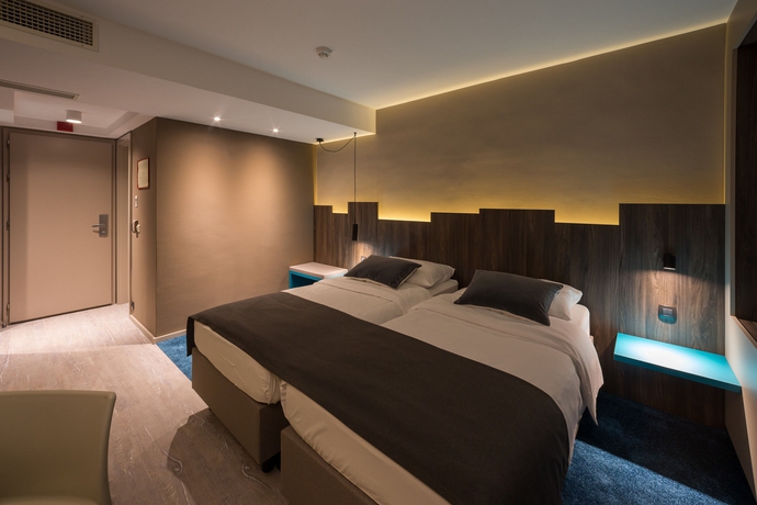 Hotel M