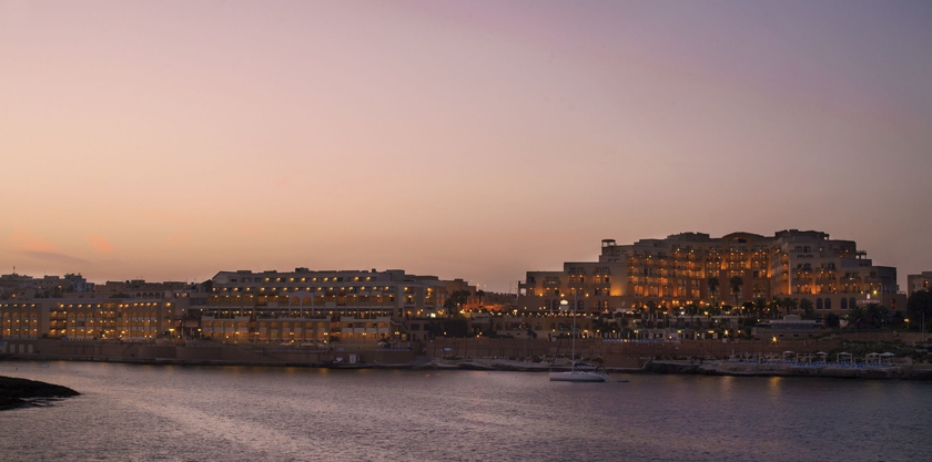 Hotel MARINA AT THE CORINTHIA BEACH RESORT