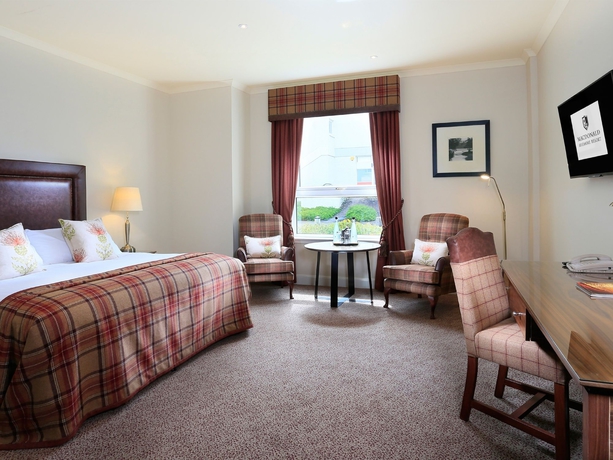 Hotel Macdonald Academy