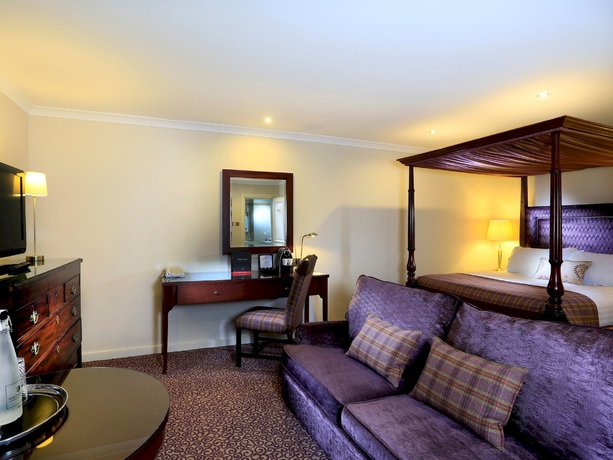 Hotel Macdonald Houstoun House