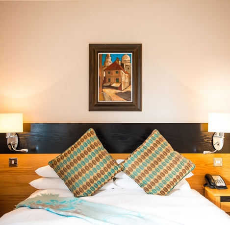 Hotel Maids Head
