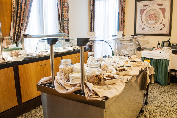 Hotel Mainake