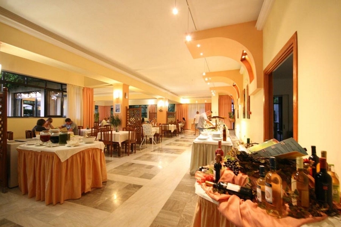 Hotel May