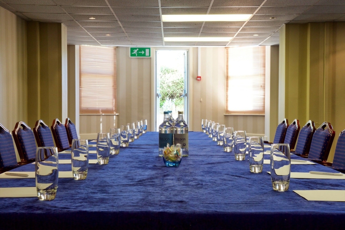 Hotel Menzies East Cliff Court