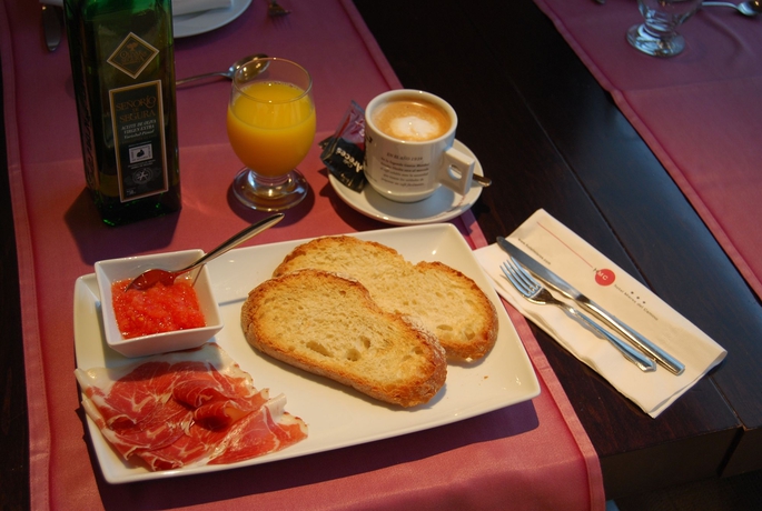 Hotel Mieres Del Camino