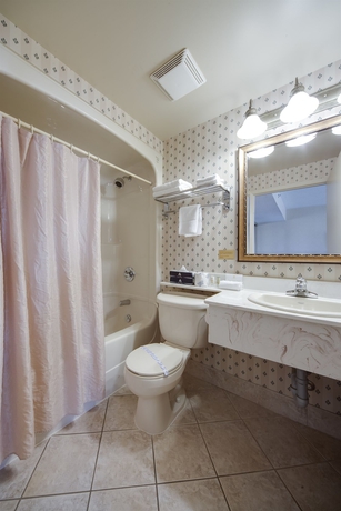 Hotel Monte Carlo Inn Brampton Suites