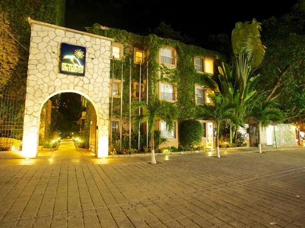 Hotel Moongate