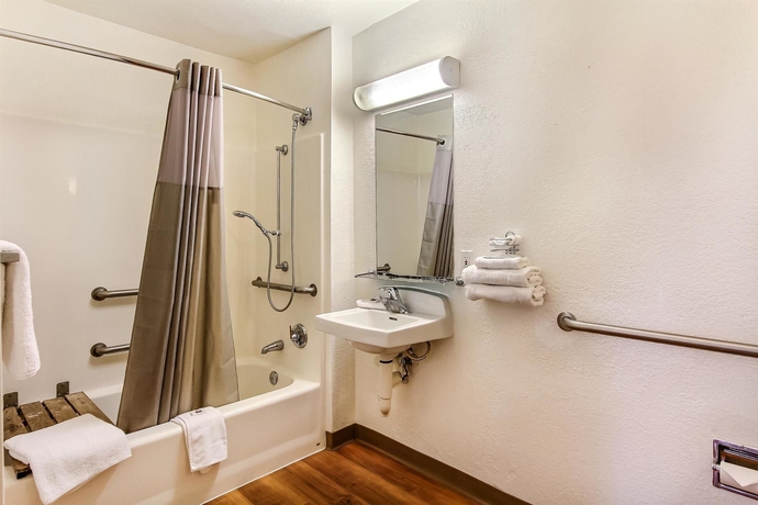 Hotel Motel 6 Monterey Marina