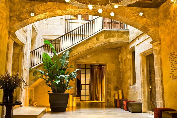 Hotel NERI H and R
