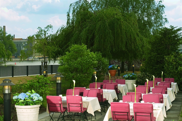 Hotel NH Berlin Treptow