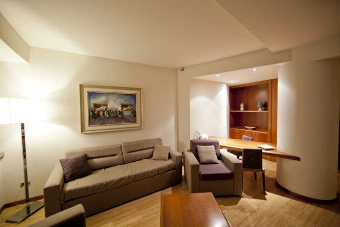 Hotel NH Crystal