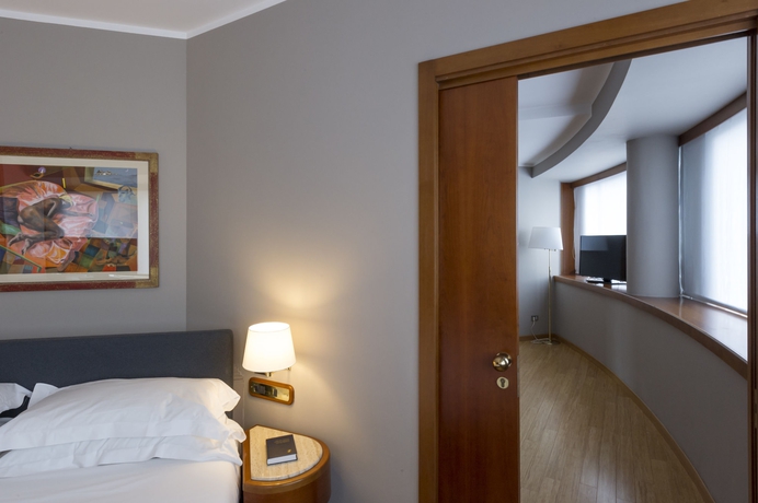 Hotel NH Crystal