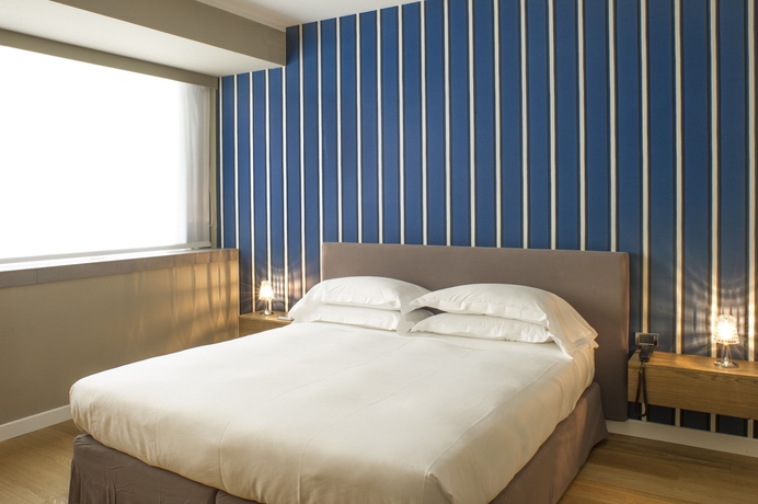 Hotel NH Crystal