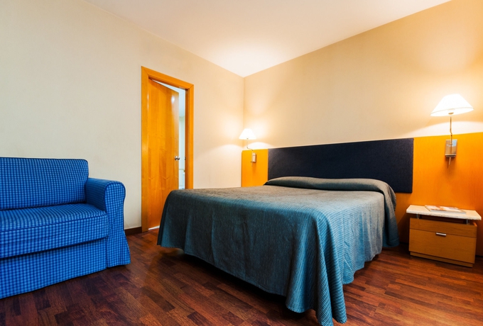 Hotel NH Villacarlos