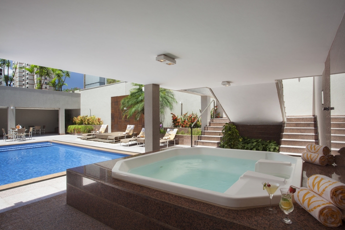 Hotel Naoum Plaza