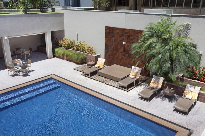 Hotel Naoum Plaza