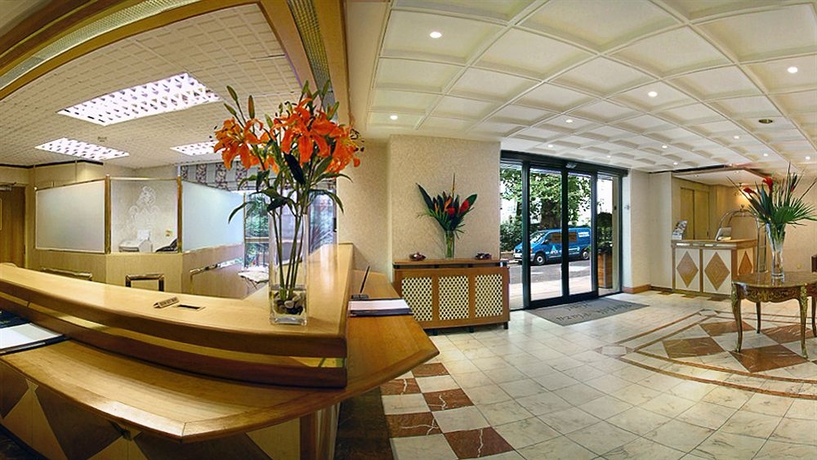 Hotel Norfolk Plaza