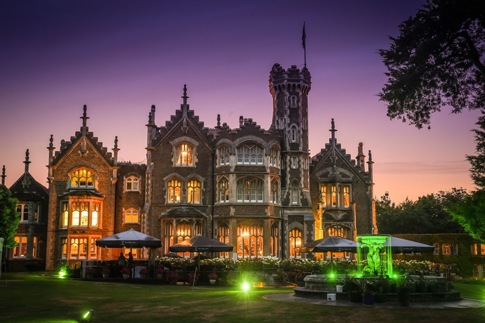 Hotel Oakley Court