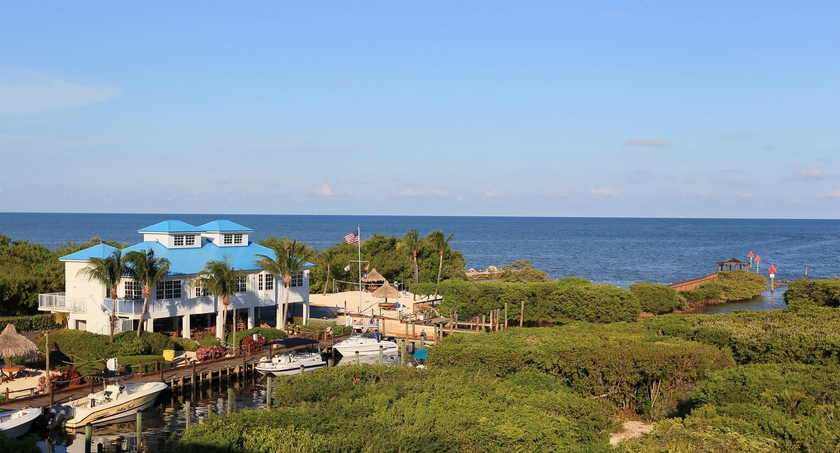 Hotel Ocean Pointe Suites
