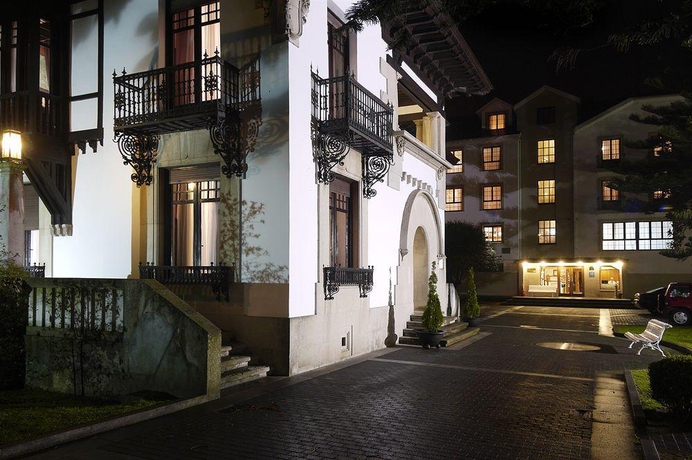 Hotel Palacio Arias