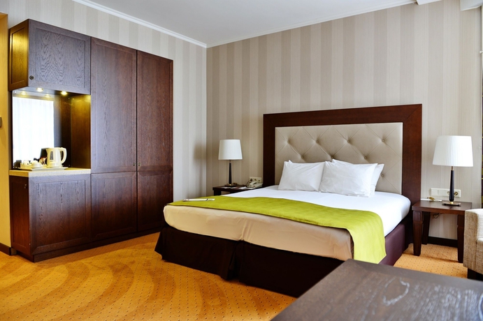 Hotel Petro Palace