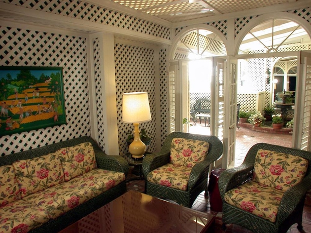 Hotel Pine Inn