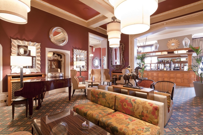 Hotel Plough And Harrow