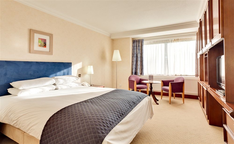 Hotel Plough And Harrow