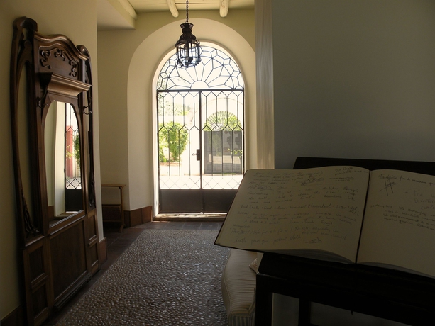 Hotel Posada De Valdezufre