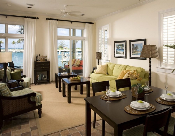 Hotel Powell Pointe Resort
