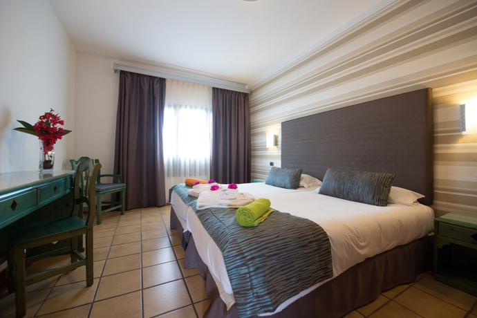 Hotel Pueblo Marinero