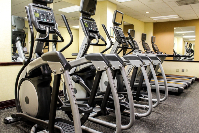 Hotel Quality Inn & Suites Cleveland Airport