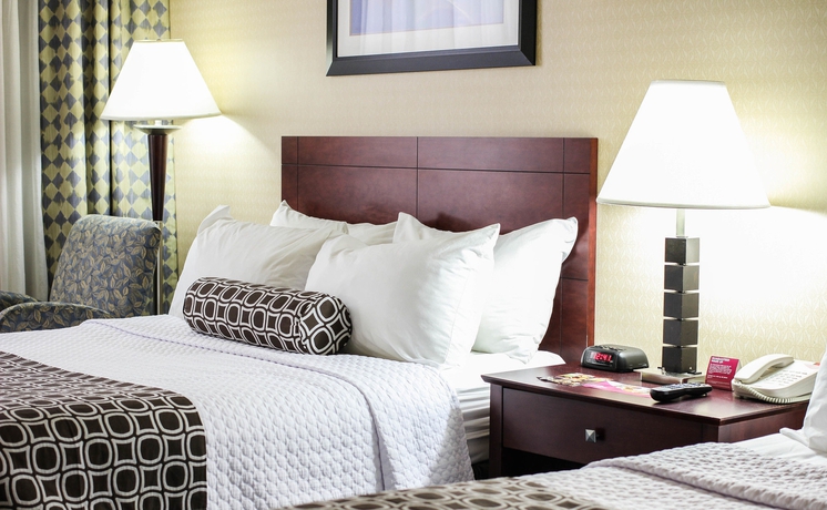 Hotel Quality Inn & Suites Cleveland Airport