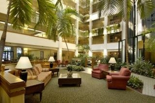 Hotel Quality Suites Convention Center