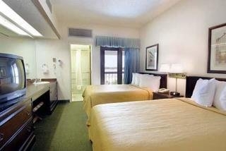 Hotel Quality Suites Convention Center