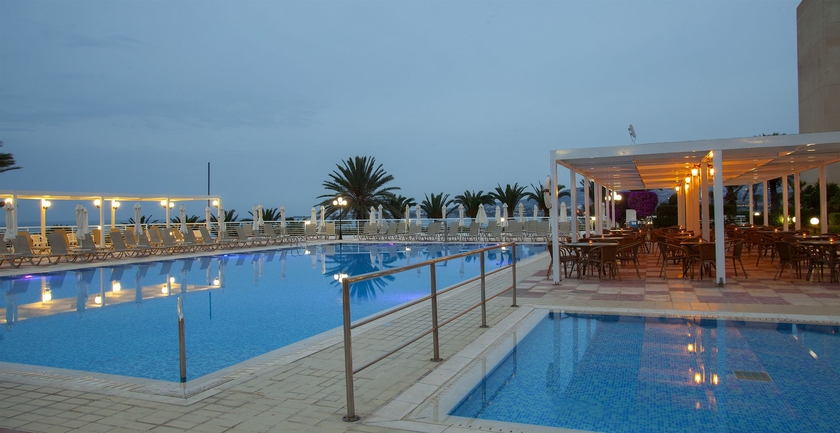 Hotel Queens Bay