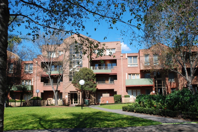 Hotel Quest Royal Gardens