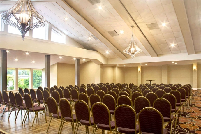 Hotel Ramada Inn Airport/cruiseport