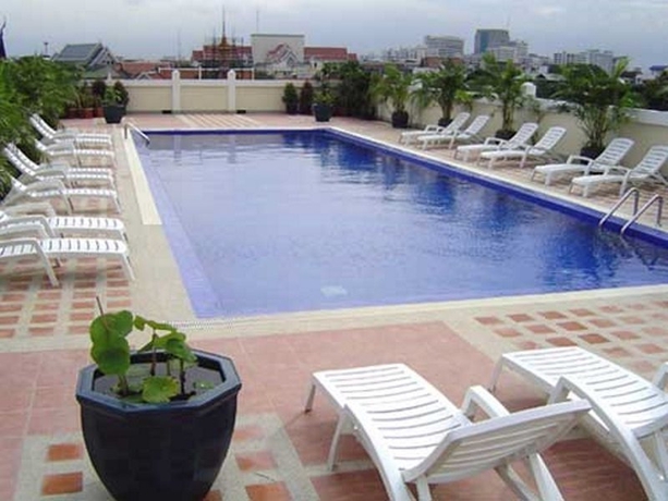 Hotel Rambuttri Village Inn & Plaza
