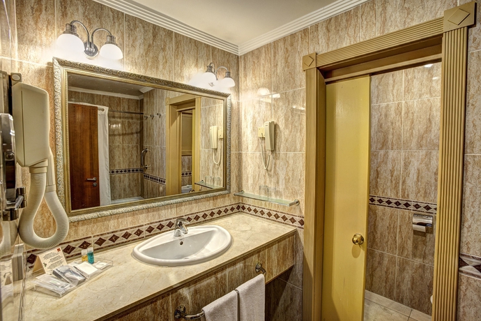 Hotel Reina Isabel