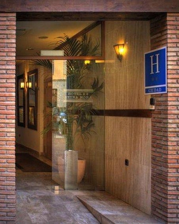 Hotel Reina Mora