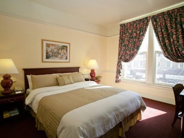 Hotel Renoir