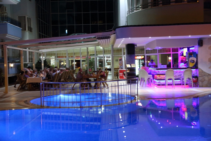 Hotel Risus Suit