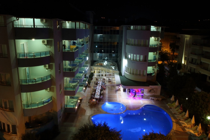 Hotel Risus Suit