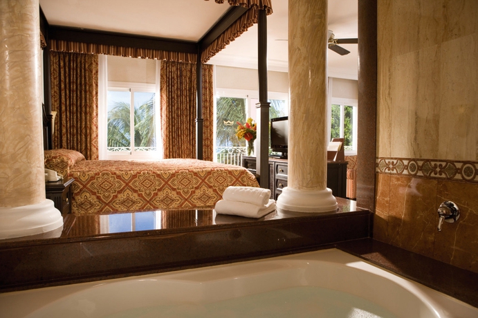 Hotel Riu Tropical Bay