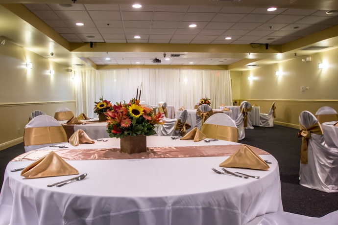 Hotel Rodeway Inn  And  Suites