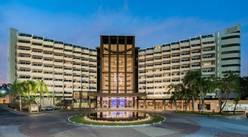 Hotel Royal Cliff Beach Resort